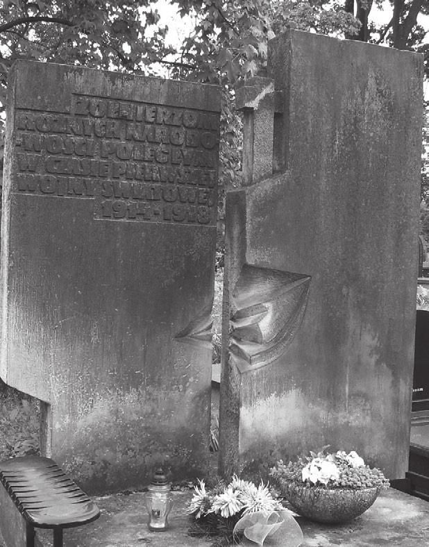 Podczas I wojny światowej zaczęto grzebać na cmentarzu ewangelickim żołnierzy armii austro- -węgierskiej (w tym legionistów polskich), niemieckiej i włoskiej, niezależnie od ich wyznania.