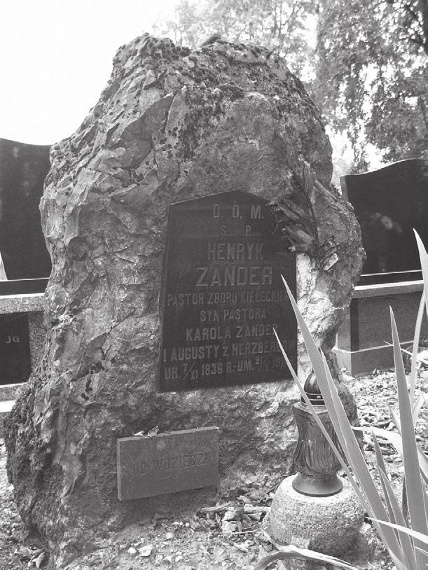 płyta Juliusza Potockiego, wiceprezydenta miasta Kielc, zm. 1942 r., grobowiec rodziny Lembke, w tym Gustawa inżyniera technologa zm. 1965 r., płyta Ferdynanda Roberta Haefke, pastora zm. 1886 r.