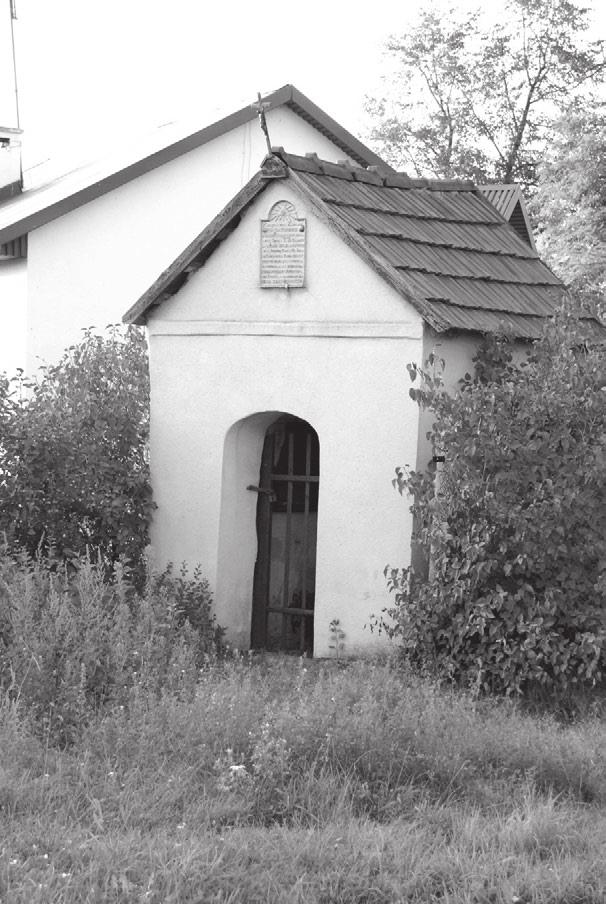 Na zachód od osiedla, w dawnym przysiółku Pietraszki działał jeszcze kilkadziesiąt lat temu młyn zbożowy na rzece Bobrzy. W XVII w.