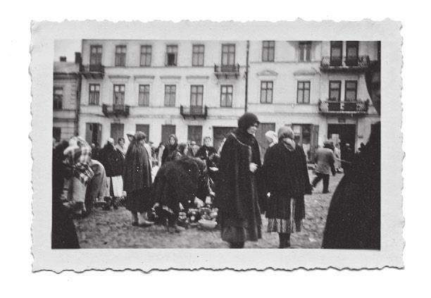 Kielcach, krajobrazy z okolic Promnika, widoki z Ostrowca, Końskich, Sandomierza, Skarżyska i Kielc).
