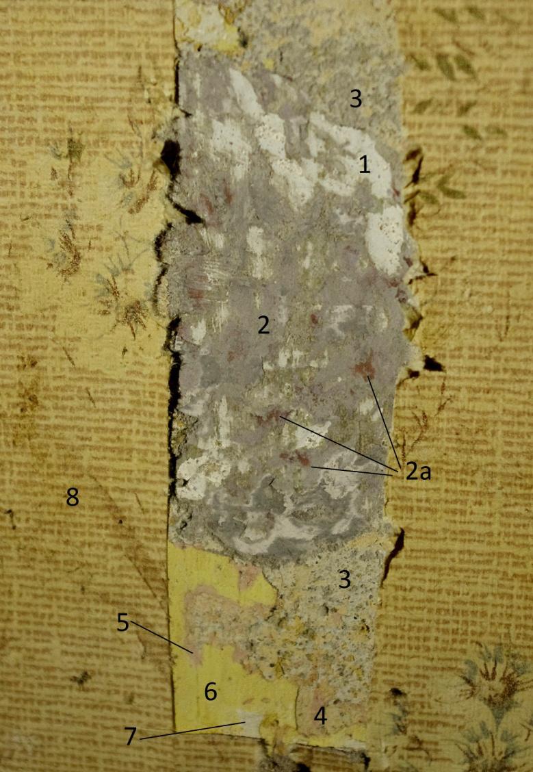 Pomieszczenie przedpokoju - ściana na wys. ok 100 cm. Odkrywka P6M9/8 Odkrywka pokazuje, że na ścianie zachowały się pierwotne wyprawy tynkarskie i wymalowania.