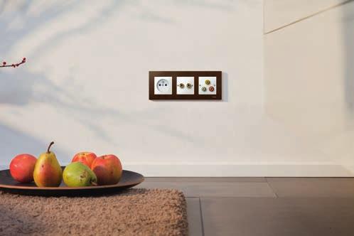 M-Elegance Lite drewno Merten Ciepłe i przytulne ramki drewniane serii M-Elegance produkowane