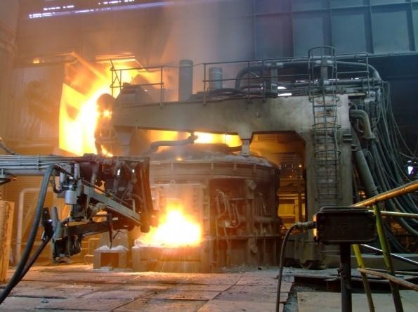 2.1. Wytop stali na odlewy Obecnie w większości krajowych odlewni produkujących odlewy staliwne wykorzystuje się elektryczne piece łukowe jako podstawowe medium topiące.