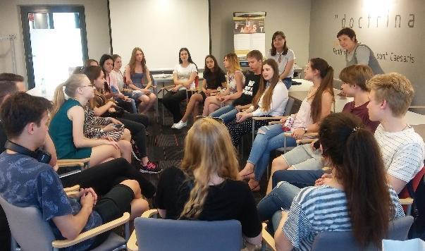 także na celu otoczenie opieką studentów obcokrajowców oraz pomoc w poznaniu języka polskiego, naszej kultury i przełamaniu barier międzykulturowych.