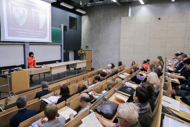 krajoznawstwa, kultury i wielu innych dziedzin życia w krajach, języków których nauczamy w Studium.