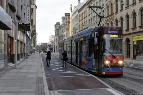 Średnia prędkość komunikacyjna na liniach tramwajowych i autobusowych 26 24 22 20 18 16 14 Średnia prędkość komunikacyjna [km/h] 23,8 23,8 17,0 17,1 23,1 24,3 17,8 17,8 2012 2013 2014 2015 2016 23,3