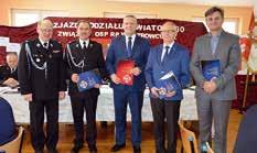 Grudzień, komendant powiatowy Państwowej Straży Pożarnej w Ostrowcu Świętokrzyskim współcześnie są już bardzo dobrze wyposażone i przygotowane do działań w różnych warunkach.