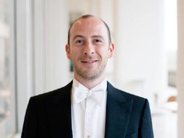 Członek Philharmonia Orchestra, lider wiolonczel we francuskich orkiestrach. Jest również kameralistą. W LYO od 2013 roku. Luke Whitehead, instr.