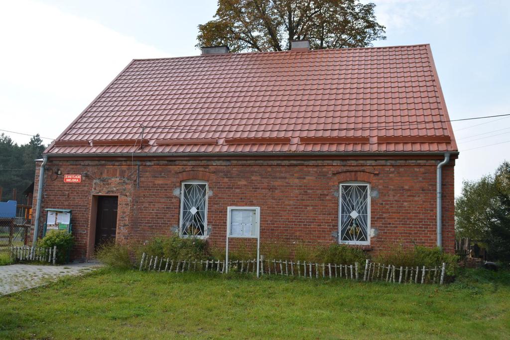 Rok 2013 Wymiana pokrycia dachowego budynków mienia komunalnego w komunalnego Liszkowo, Liszkowice, Rojewice, Płonkowo.