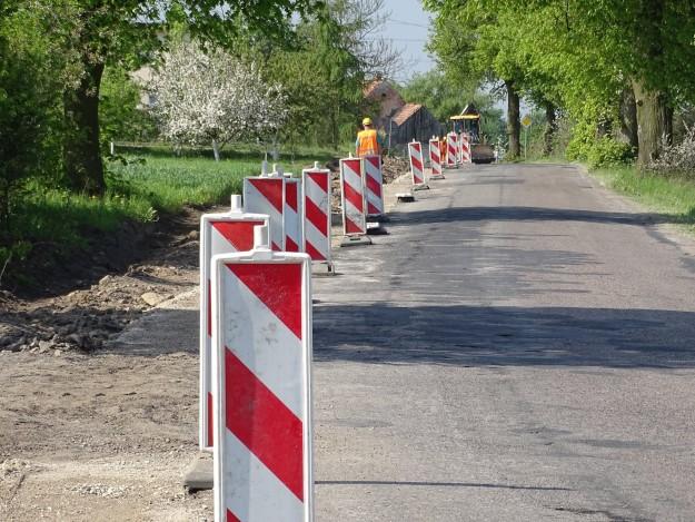 zamówień publicznych w dniu 23 marca 2016 r. została podpisana umowa z firmą SKANSKA SA, ul. Gen. J.