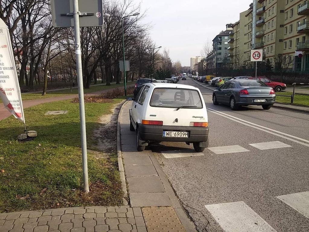 W Tesco nie wytrzymali. Do świąt Bożego Narodzenia zostało jeszcze 47 dni. W Tesco nie wytrzymali. Na ponad półtora miesiąca przed terminem można kupować prezenty dla najbliższych.