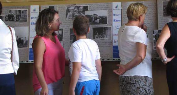 z życia gminy PROJEKTY Z dziadkami w obiektywie - łączymy pokolenia Wystawa w Sułkowicach Wydarzenie bogate w atrakcje dla całych rodzin, przyciągnęło ponad 200 osób, które mogły obejrzeć wystawę