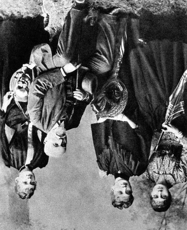 POLSKIE OSIĄGNIĘCIA NAUKOWO-TECHNICZNE Andrzej Kajetan Wróblewski Geniusz Marii Skłodowskiej-Curie Ludzi genialnych wyróżnia zdolność dostrzegania ciekawych rzeczy tam, gdzie inni ich nie widzą, a