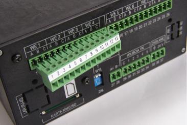 2.2. Podłączenie elektryczne przyrządu Wszystkie obwody elektryczne wyprowadzone są do listew śrubowych umieszczonych na płycie tylnej przyrządu.
