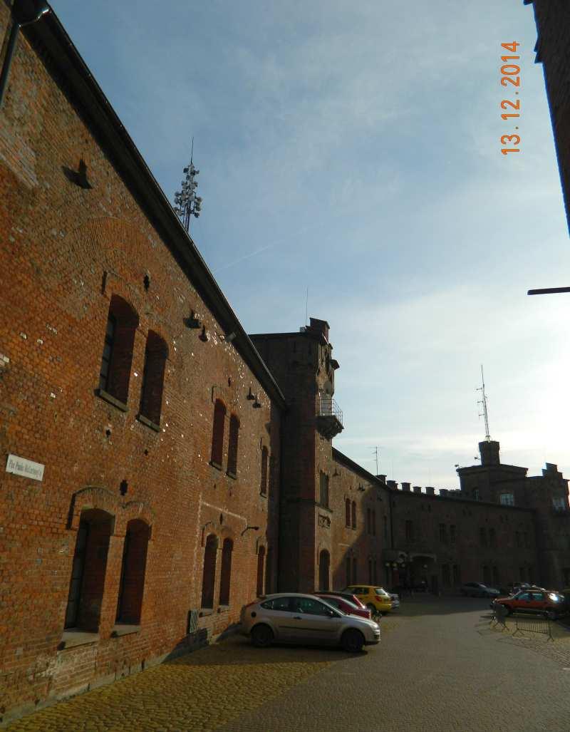 14 Fot. nr 15. Dziedziniec koszar fortu. Fot. nr 16.