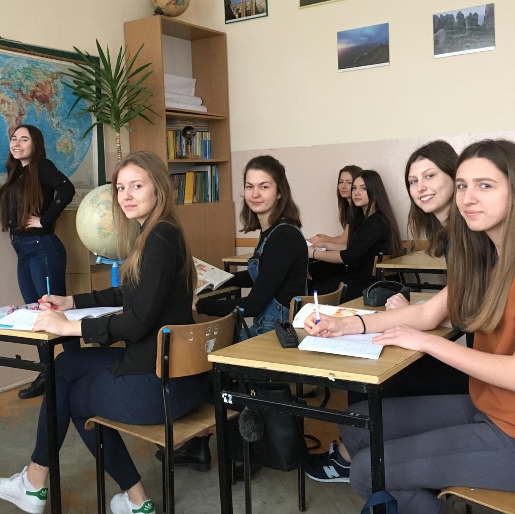 menadżerska Zestaw przedmiotów rozszerzonych pozwoli Ci na zdobycie wiedzy i umiejętności potrzebnych do podjęcia studiów wyższych nie tylko w Polsce, ale też za granicą.