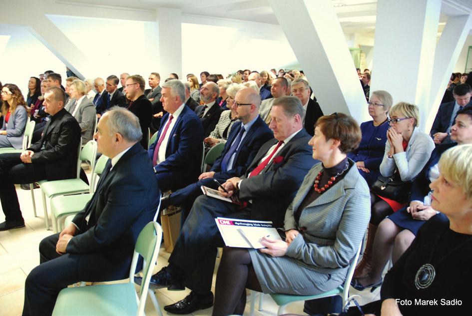 D. R. Kawałko, Jubileusz 95-lecia biblioteki publicznej w Zamościu 21 demograficzne, obserwowane w polskim społeczeństwie. Mają one wpływ na liczbę czytelników, ich strukturę wiekową i zawodową.