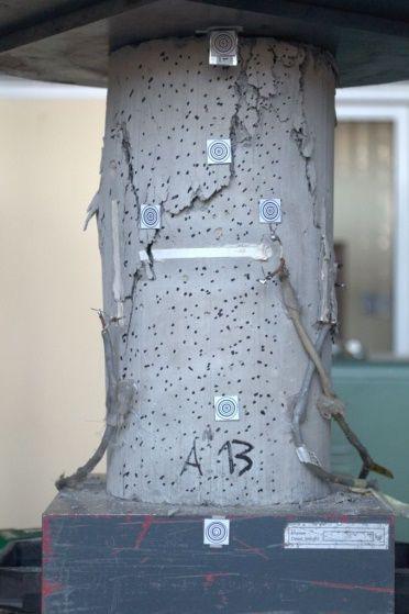 6.3.2. WŁAŚCIWOŚCI MECHANICZNE BETONÓW ZWIĄZANE ZE ŚCISKANIEM Betony użyte do wykonania elementów badawczych, zostały przetestowane w celu określenia właściwości mechanicznych.