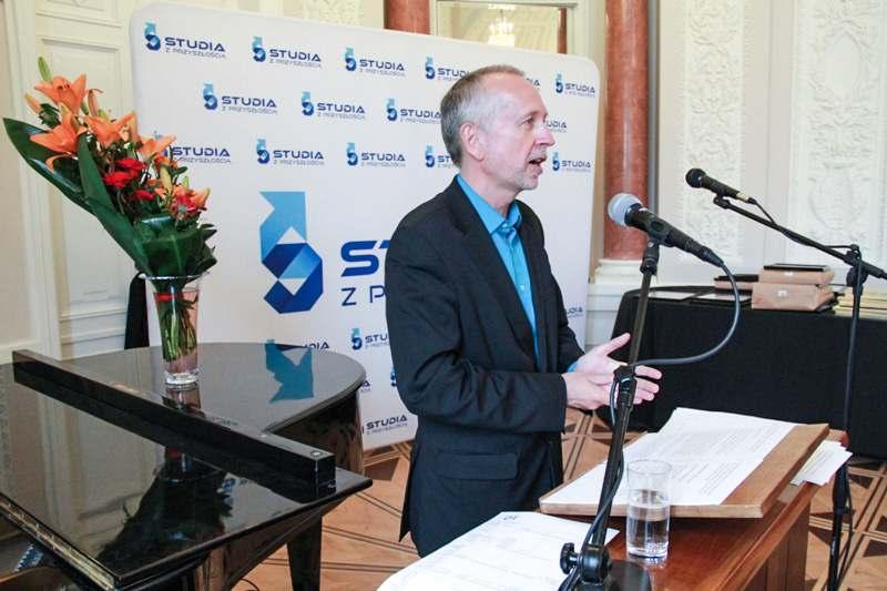 O Programie Studia z Przyszłością Program Studia z Przyszłością to wspólny projekt akredytacyjny Fundacji Rozwoju Edukacji i Szkolnictwa Wyższego oraz Agencji Konsultingowej PRC, realizowany pod