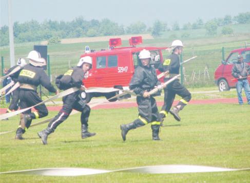 10 listopad 2010 Miesięcznik Gminy Wydanie specjalne - 20 lat samorzadu Ochotnicze Straże Pożarne Powstanie jednostek Ochotniczej prądotwórczymi; 8 aparatami powietrznymi Straży Pożarnej sięga