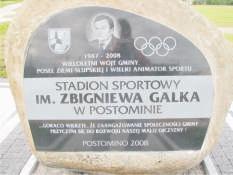 Przez wszystkie kadencje dbano o poprawę stanu technicznego nawierzchni dróg gminnych i śródpolnych ( równiarka, uzupełnienie nawierzchni