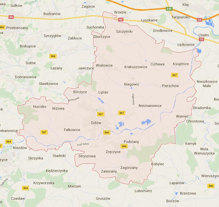 POŁOŻENIE NIERUCHOMOŚCI Nieruchomość położona jest w centralnym obszarze miejscowości, na południu od kościoła, przy głównej ulicy miejscowości biegnącej z północy na południe, w strefie zwartej