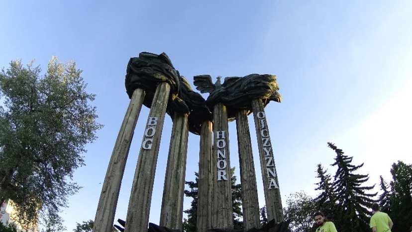 przedstawicielami władz samorządowych, wojska i mieszkańców, a także