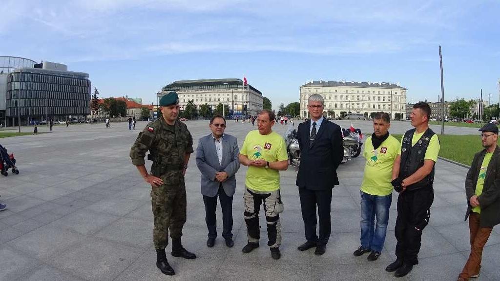 współczesnej i przyszłościowej motoryzacji, zapoznaliśmy się praktycznie z laboratoryjnymi możliwościami prowadzenia prac naukowo-badawczych, a także uzyskaliśmy zapewnienie o gotowości ITS do