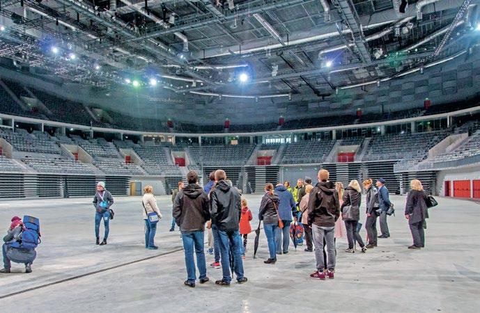 AKTUALNOŚCI Oglądaj na gliwice.eu fot. Z. Daniec Podczas zwiedzania hali mieszkańcy mogli poznać tajemnice hali i usłyszeć mnóstwo ciekawostek.