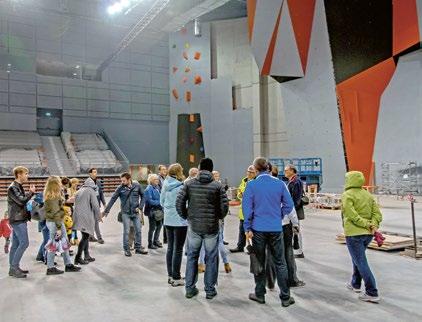 Budynek hali głównej w rzucie ma kształt okręgu o promieniu około 71 m.
