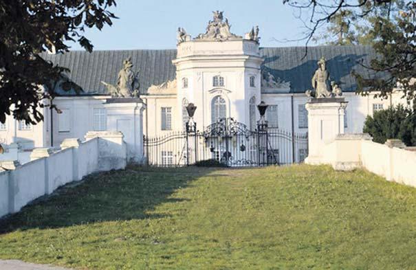 Pałac Potockich w Radzyniu Podlaskim, w tym prestiżowym plebiscycie rywalizował z pałacem w Kozłówce, a także zamkami w Janowcu, Lublinie oraz w Janowie Podlaskim.