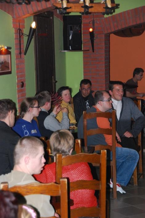 Warsztatowe Wieści, nr 5 str. 7 W lokalu u Pana Pietruszki odbyła się Jesienna Integracja z udziałem uczestników Warsztatu. Wrażenia i atmosfera były niesamowite. Miałem lekką tremę.