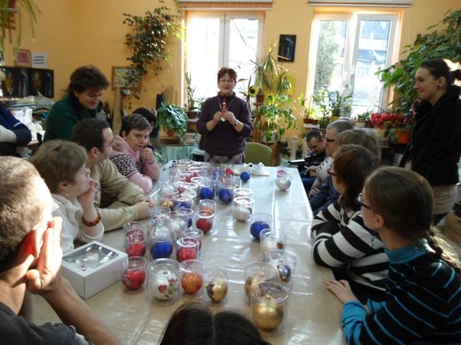 Z Fundacji przyszli: Pani Prezes Wanda Ślesinska, Pani Słowinska i Pani Partyka. Władze miasta reprezentował Wicestarosta Pan Mirosław Juraszek.