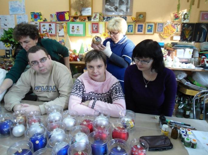Zaprezentowaliśmy własne myśli przelane na papier w formie wierszy. I tak wyszła z tego fajna imprezka, przyszło bardzo dużo ludzi. Miałam okazję podzielić się wierszami śpiewając je.