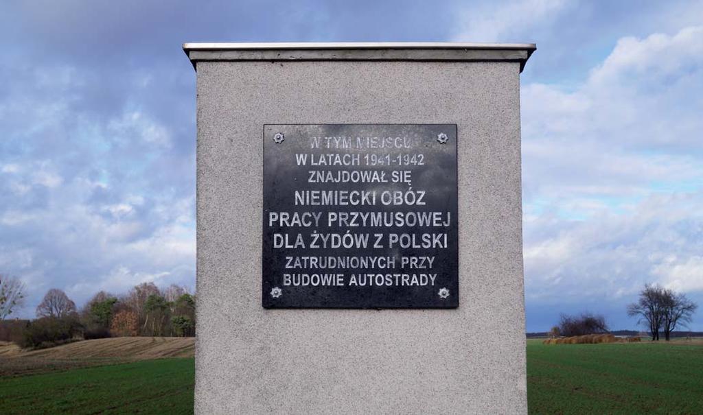 26 hardt 118 wystawiali garnki z ugotowanymi ziemniakami, niby po to, aby ostygły. W ten sposób przechodzącym, wygłodniałym żydowskim więźniom zawsze udawało się coś zabrać.