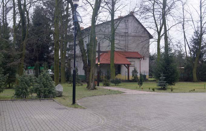 131 34 lobau Lage: Am Rand der Stadt Luboń, ulica Armii Poznań, unmittelbar nordwestlich der Autobahnausfahrt Poznań Luboń, in einem kleinen Gewerbegebiet. Bestand von 1941 bis Frühjahr 1942.