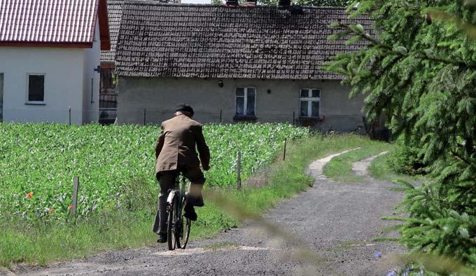 155 und anderen Orten überdeutlich sicht- formacji i są, lub będą, owocem danego Łagowskim nie chodzi tylko o to, by po- Anmerkungen / Przypisy bar und erfahrbar gemacht werden.