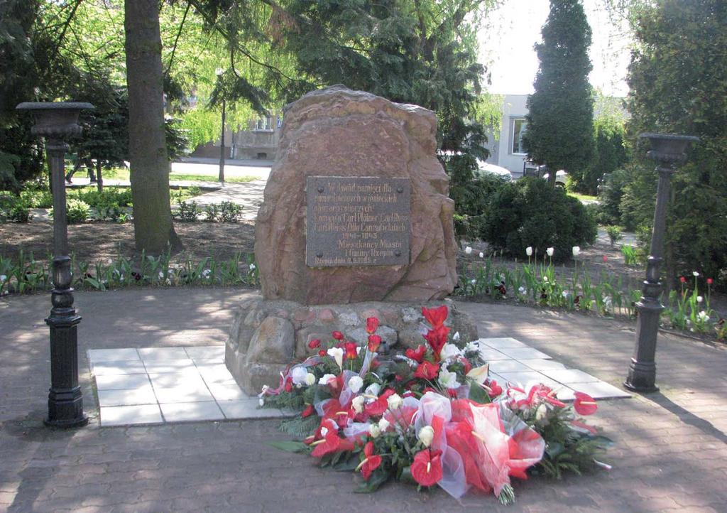 65 8 kreuzsee Gedenkstein auf dem Marktplatz in Rzepin 2016.