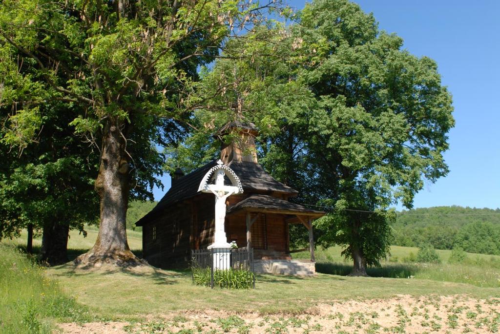 Jalova widok na cerkiew z