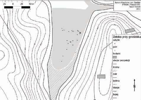 Archaeological artefacts, bridges and a dugout are marked (elaborated by P. Stencel) Ryc. 7.