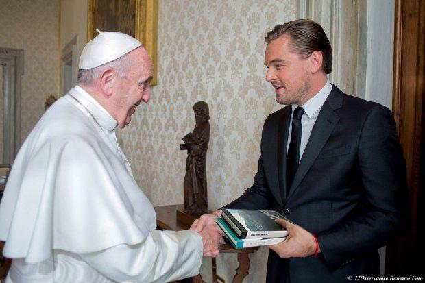 Masz tu, Leo, popatrz jak to się powinno robić Żarty na 1 kwietnia się nas trzymały. Zażartowaliśmy sobie niewinnie o tym, że książki NINIWA Team dotarły już do Watykanu.