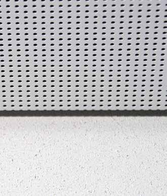 Inne materiały, np. aluminium dostępne na zamówienie. System rusztu Integracja urządzeń Połówkowy profil zaciskowy A (DP12) przymocowany do ściany za pomocą czarnej klamry przyściennej.
