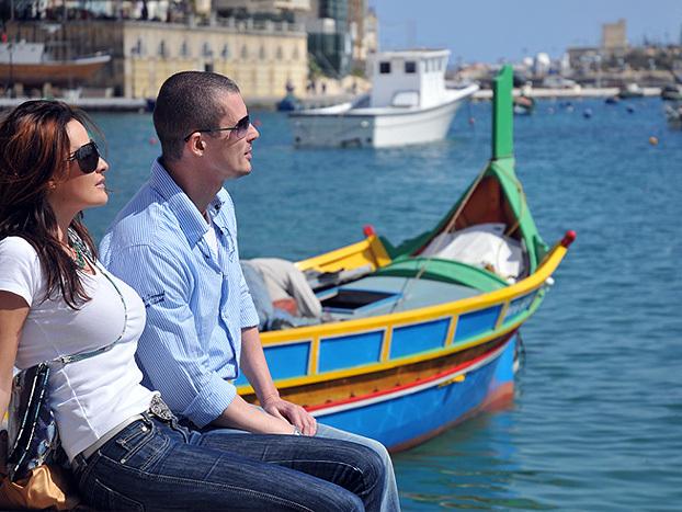 Malta ju? od 1420 z? za tydzien 2017 M ALT A TRAVEL&LEARN Gat eway School of Engl ish jest niedu?? lecz bardzo nowoczesn? szko??. Szko?a dysponuje 10 przest ronnymi i kl imat yzowanymi salami wyk?