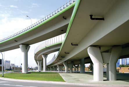 16, C40/0XF4 Kierunki zastosowań Dzięki swoim specjalnym właściwościom cement HSR KONSTRUKTOR doskonale nadaje się do wytwarzania trwałych betonów wykorzystywanych do: wznoszenia konstrukcji mostów,