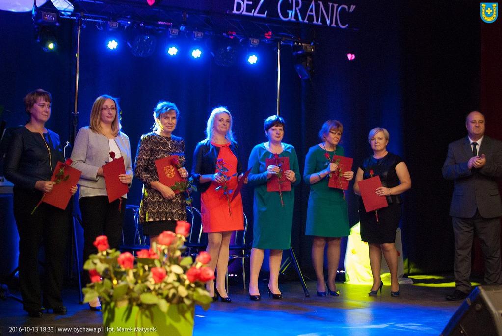 Istotnym elementem święta było wręczenie tzw. Nagród Burmistrza, które z naszej szkoły otrzymały panie: 1. Justyna Pawlik 2.