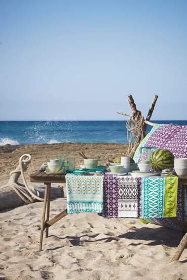 MATERIAŁY PRASOWE IKEA / LUTY 2017 / 41 Zestawy produktów PH140137 PH140159 PH140119 Nakryj letni stół, używając sztućców RUSTIK oraz ceramiki, obrusów i serwetek z kolekcji SOMMAR.