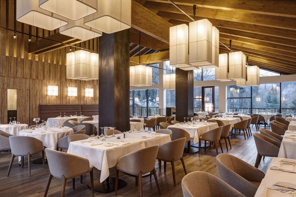 Wyposażenie Kompleks hotelowy składa się z 4 budynków: centralny, gdzie znajdują się restauracje, SPA i trzy budynki chalet. W hotelu znajduje się 72 pokoje i apartamenty.