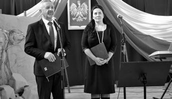 Młodzież z Centrum Kultury wykonała pieśni Taki kraj oraz Pytasz mnie. Na zakończenie zabrzmiała Rota w wykonaniu Stowarzyszenia Niziny Górą. Przemówienia zaproszonych gości dopełniły część oficjalną.