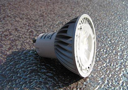 STANDARDOWEJ ŻARÓWKI: E-27-65W MODEL: HIGH POWER LED GU-10 3x1W WYMIARY: wys.55mm, szer.