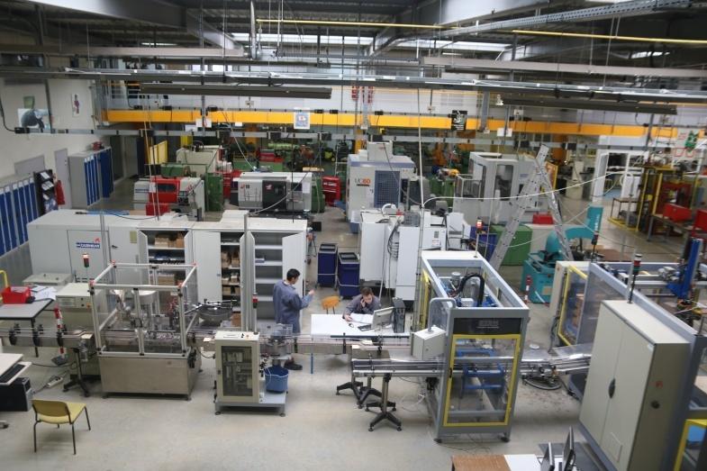 Szkoła szczyci się posiadaniem państwowego certyfikatu kształcenia w dziedzinie przemysłu i technologii, w branży mechanicznej.